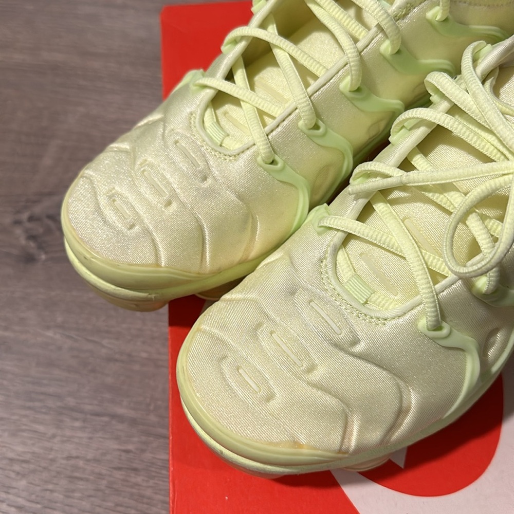 Nike Air Vapormax Plus - Picture 2 of 4